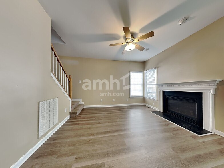 Building Photo - 5705 Beargrass Ln