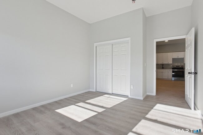 Building Photo - 215-219 Bank St