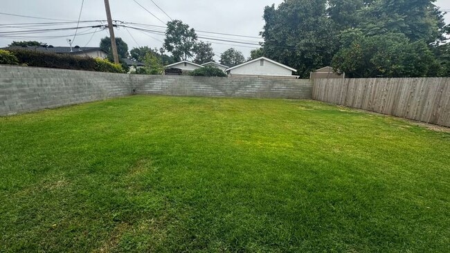 Building Photo - 8820 Strub Ave