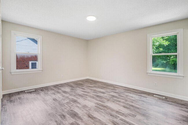 Building Photo - 302 Cedar Rd