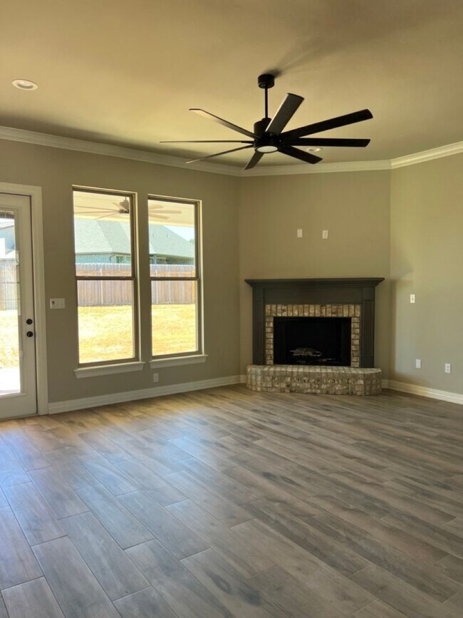 Building Photo - 1151 Green Wood Cir