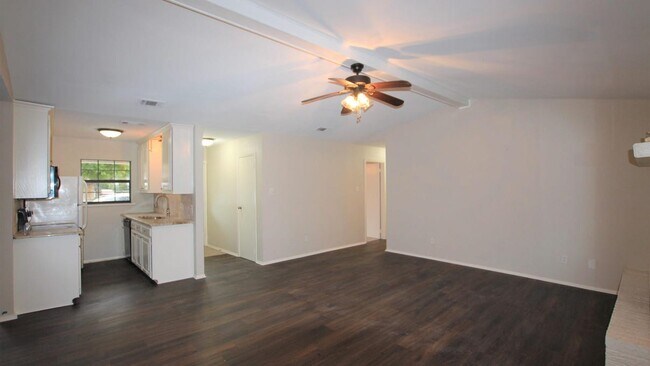 Building Photo - 15711 Echo Glen Dr