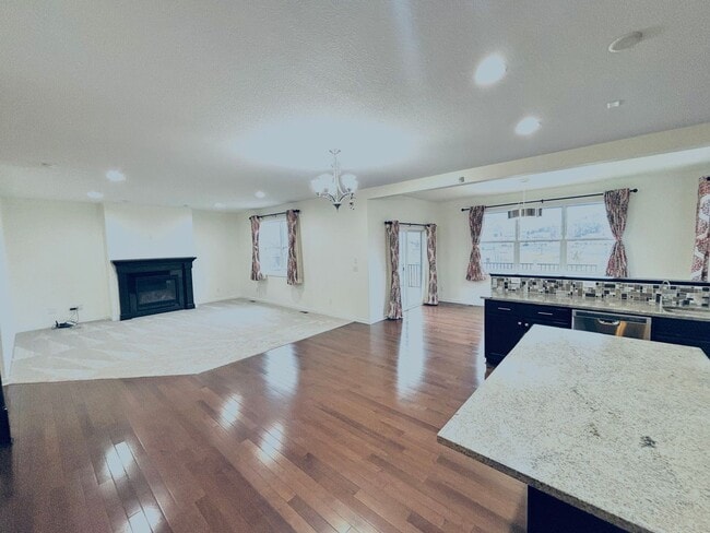 Building Photo - Beautiful 4 Bedroom Single Family Home in Prime Shakopee Neighborhood