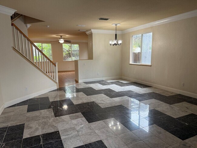 Building Photo - Modern 4 Bedroom w/ Loft Stonegate Area Vacaville *Star Rentals