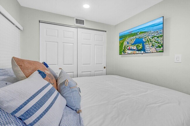 Building Photo - 136 Sable Palm Ln