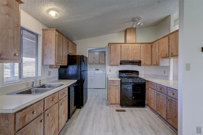 Building Photo - 2 Bedroom, 2 Bath Home Close to Willow Lake in Prescott