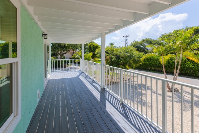 Building Photo - 224 W Seaview Dr