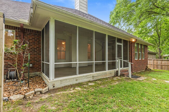 Building Photo - 106 Lazy Springs