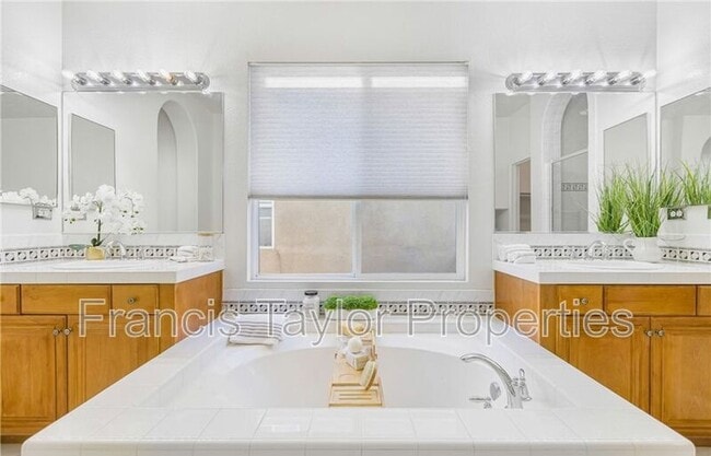 Building Photo - 33422 Scarborough Ln