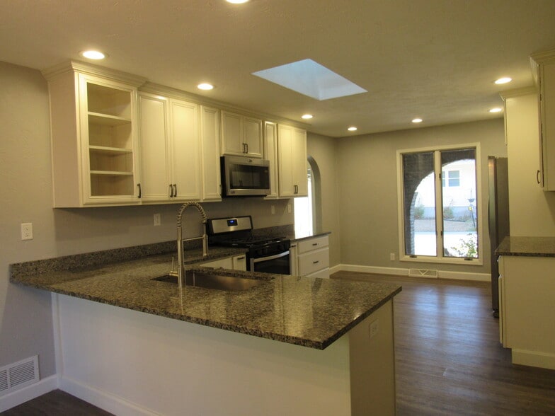 Building Photo - 5213 12th Ave