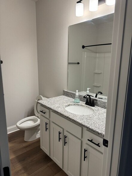Building Photo - 110 Nandina Dr