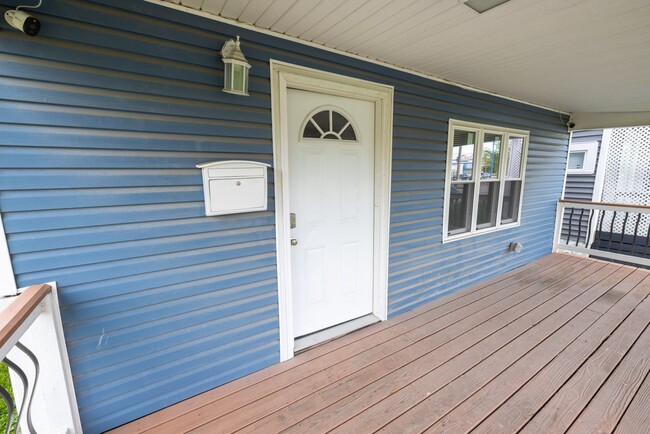 Building Photo - Beautifully Renovated 2-Bedroom Single Fam...