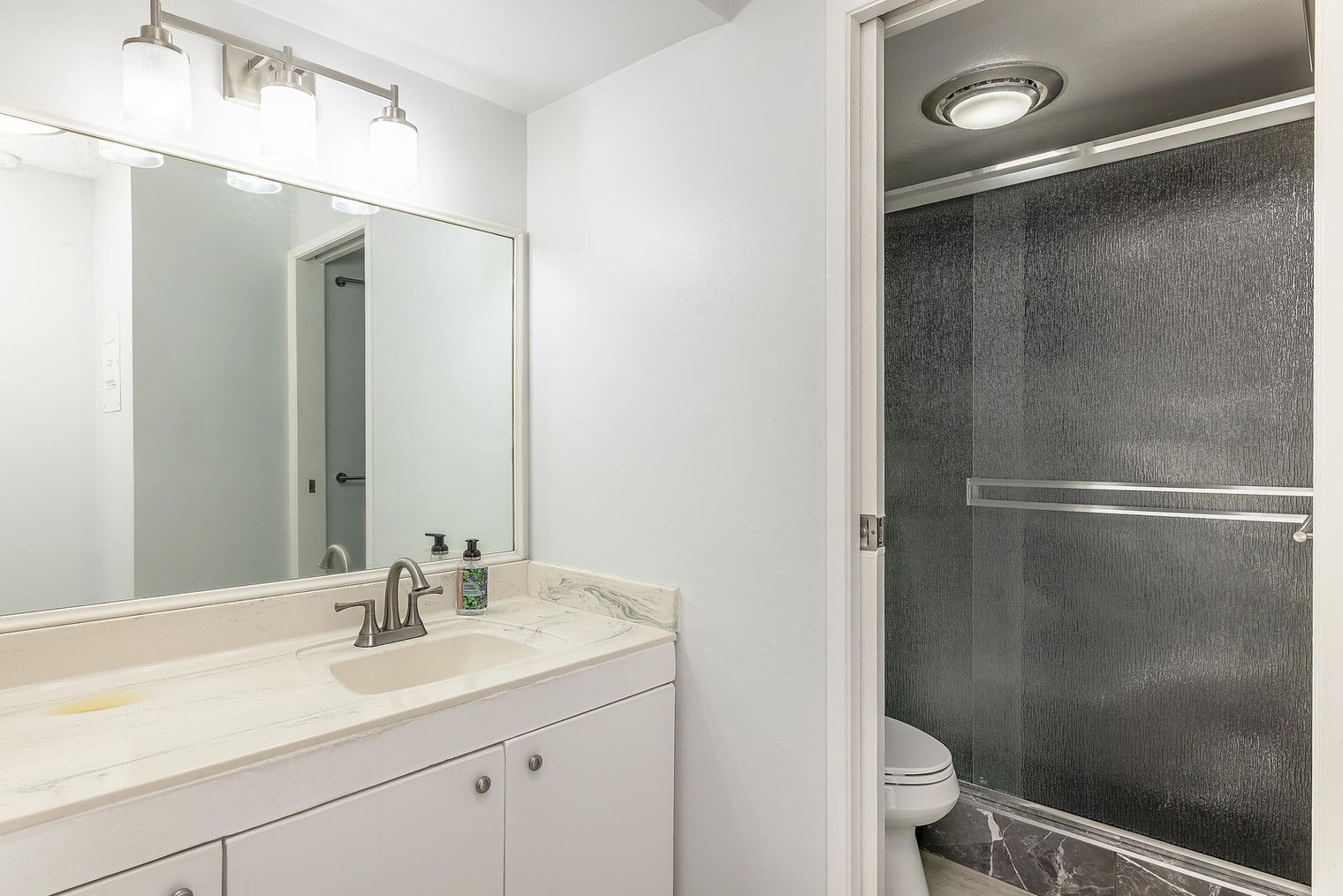 Building Photo - 411 Hobron Ln