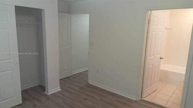 Building Photo - 6042 SW 19th Ct