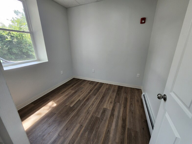 Building Photo - 151 S Main St