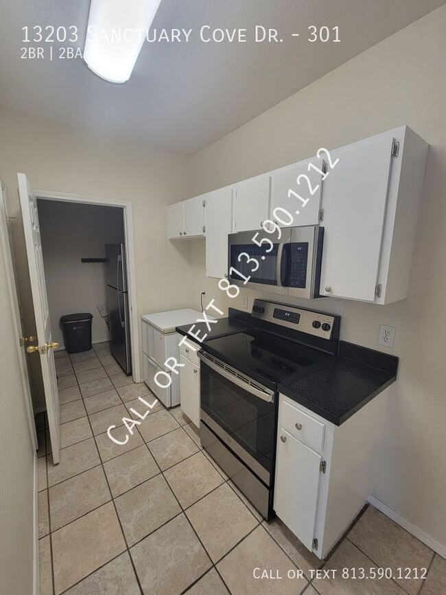 Building Photo - Spacious Tampa Condo