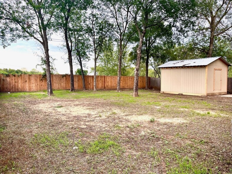 Building Photo - 6305 Sydney Dr