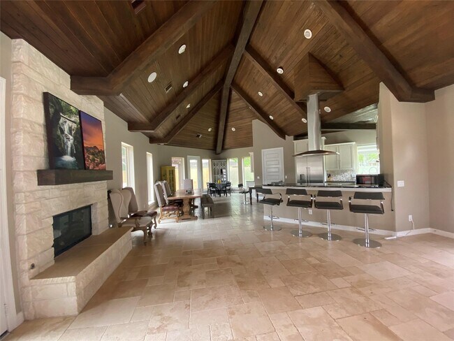 Building Photo - 2911 S Saddlebrook Ln