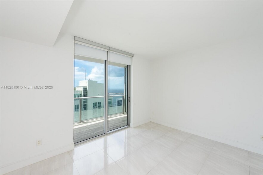 Building Photo - 475 Brickell Ave
