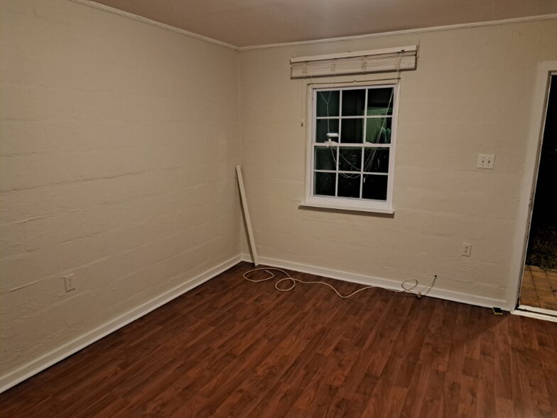 Building Photo - 1502 Pepper Dr