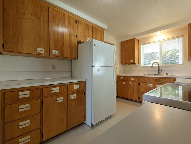 Building Photo - Great 3-Bedroom, 1.5-Bath Home In South Eugene!