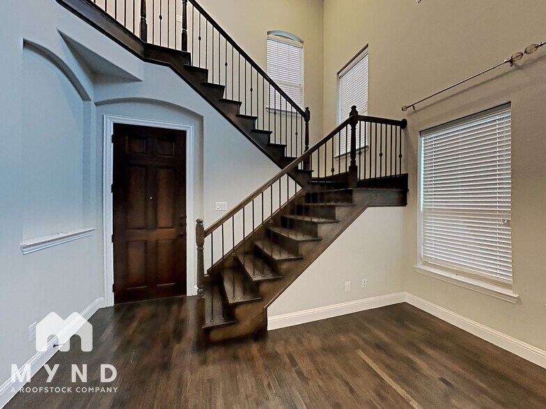 Building Photo - 868 Dartford Dr