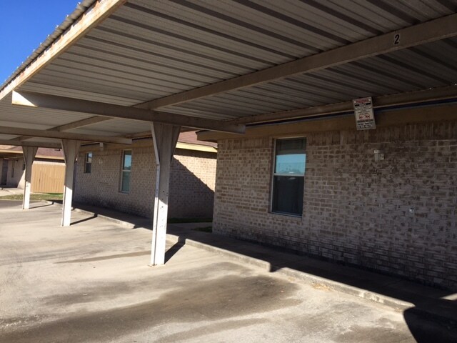 Building Photo - 1302 S Diplomat Dr