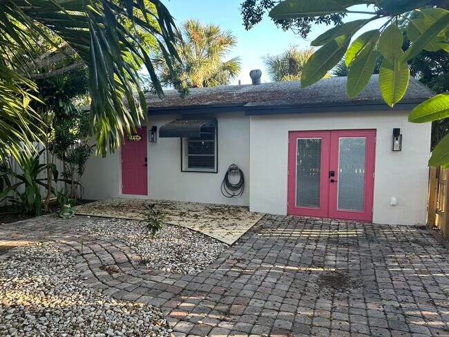 Building Photo - 5009 Spruce Ave