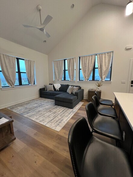 Building Photo - 3511 Cepeda St