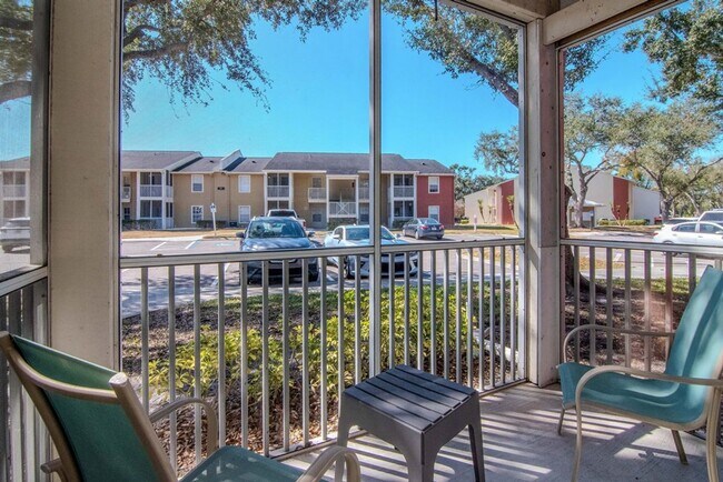 Building Photo - Ground Floor 1/1 with Den Newly Renovated