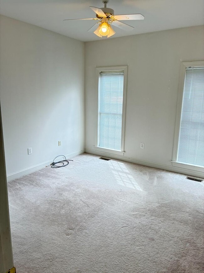 Building Photo - 3704 Shadow Ridge Rd N