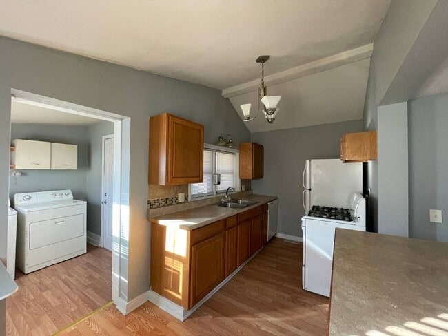 Building Photo - 1016 S Woodbury St