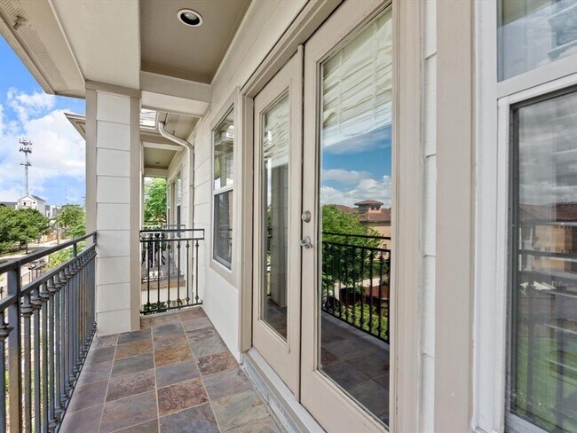 Building Photo - 625 Hartman St