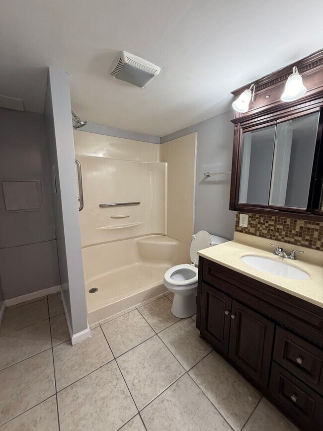 Building Photo - 710 Sequoia Dr