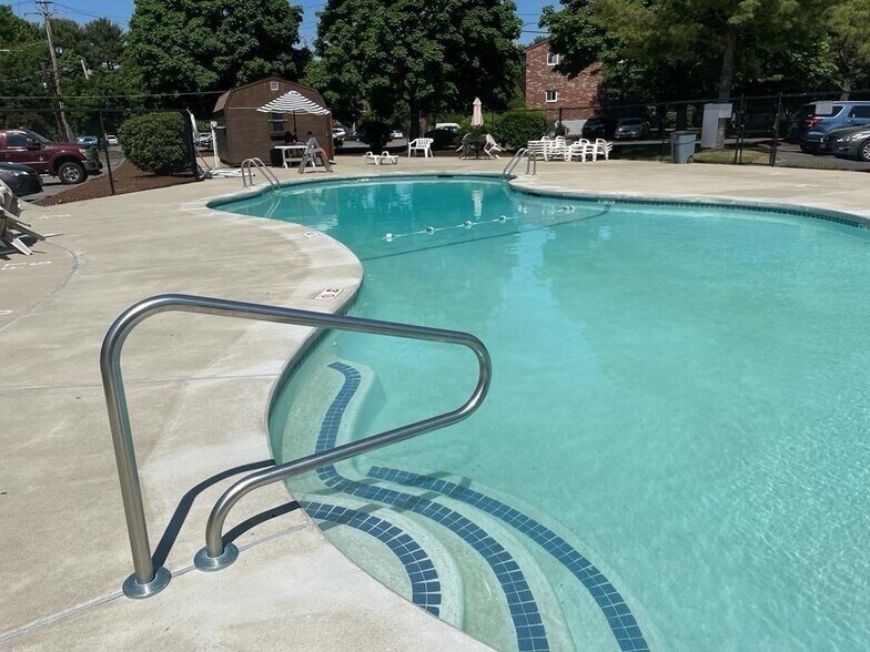 Building Photo - 20 Bryon Rd