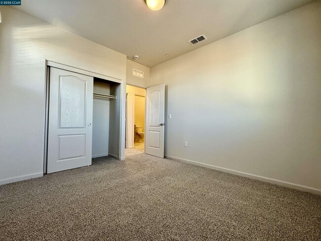 Building Photo - 626 Shefford Dr