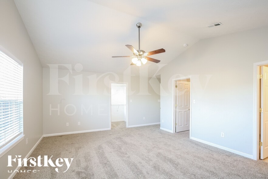 Building Photo - 14982 Deer Trail Dr