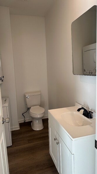 Building Photo - 5643 Market St