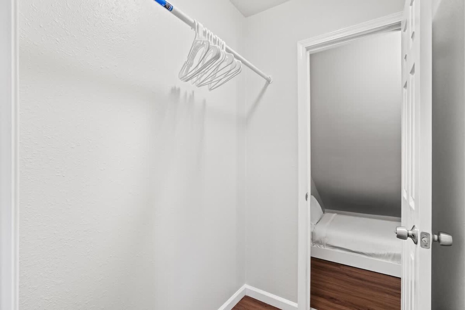 Building Photo - 5218 Beach Dr