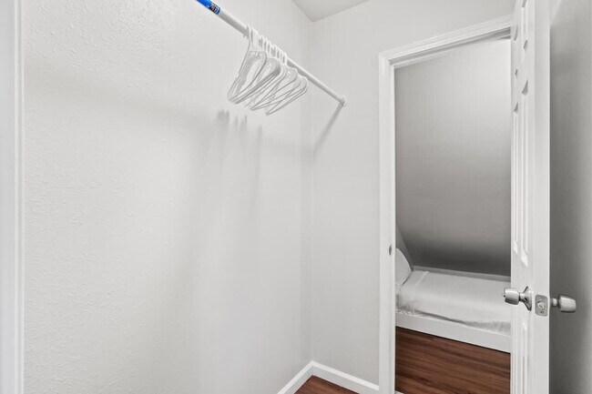 Building Photo - 5218 Beach Dr