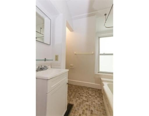 Building Photo - 31 Eastburn St