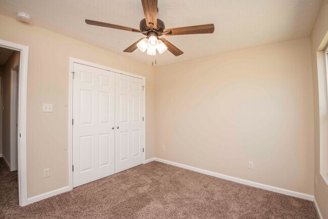Building Photo - 7206 Della Dr