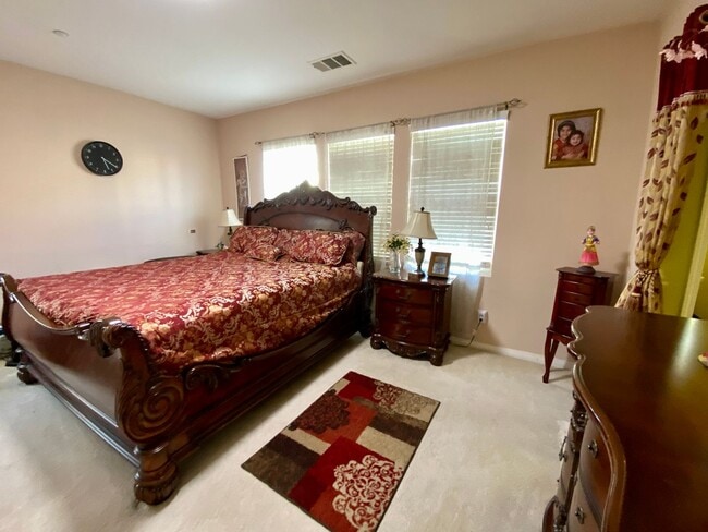 Building Photo - RB 4S Ranch 4br/2.5bath/yard/Garage Granite Kitchen $5490