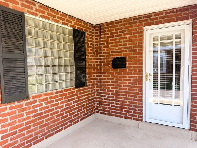 Building Photo - 217 Kewanna Dr