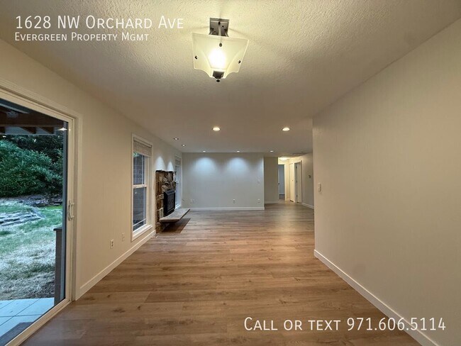 Building Photo - 1628 NW Orchard Ave