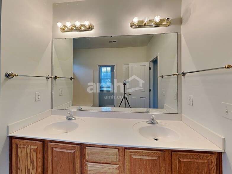 Building Photo - 4134 Vance Rd N