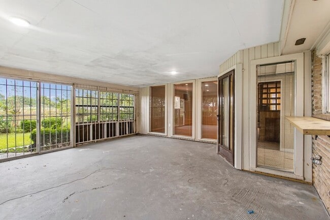 Building Photo - 6602 Indian Lake Dr