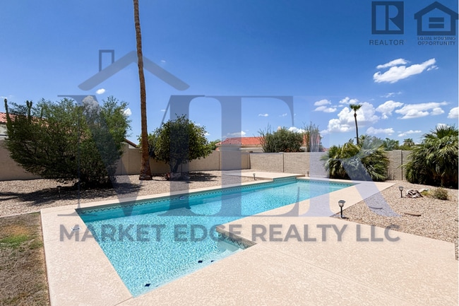 Building Photo - 3Bed/2Bath Furnished Home w/Stunning Backy...