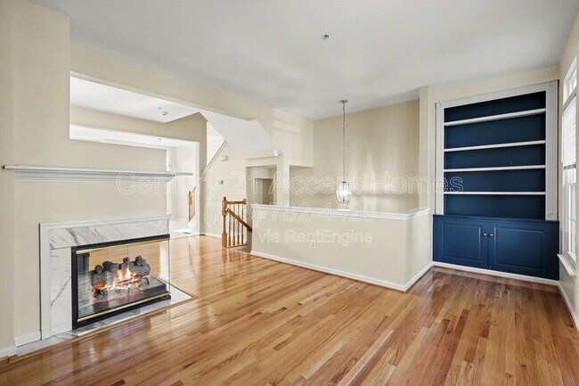 Building Photo - 968 Harrison Cir