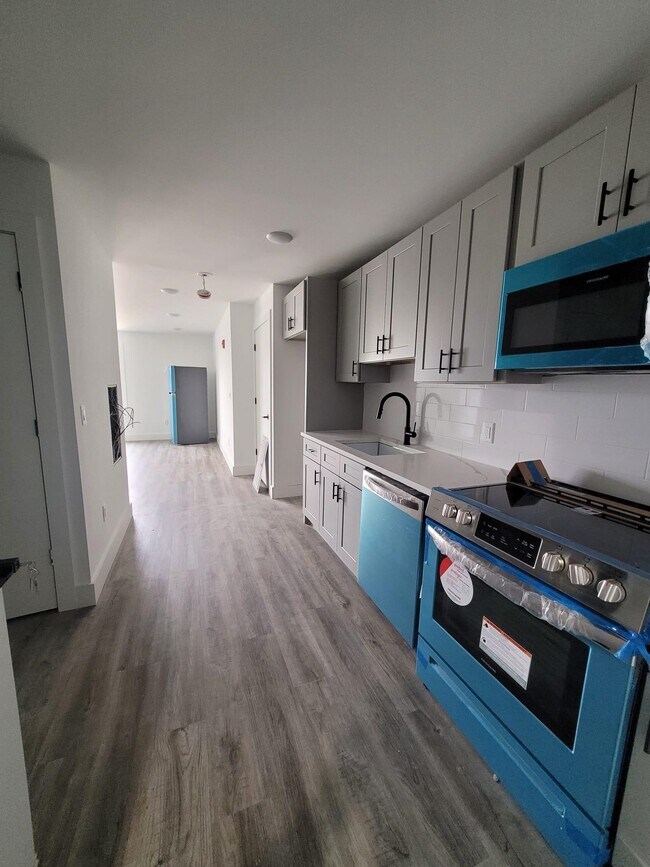 Building Photo - 242 Spring St